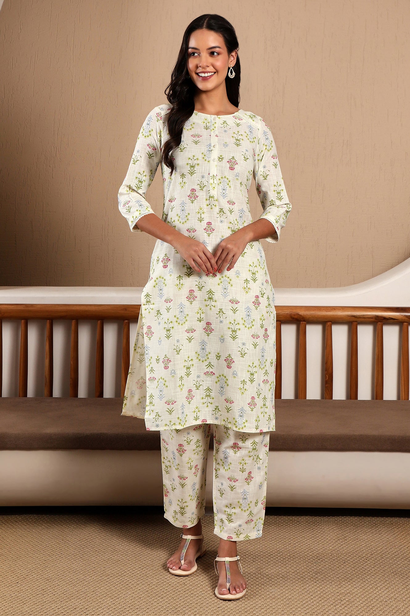 White Floral Printed Pure Cotton Straight Kurta and Pants Co-ord Set - View 7