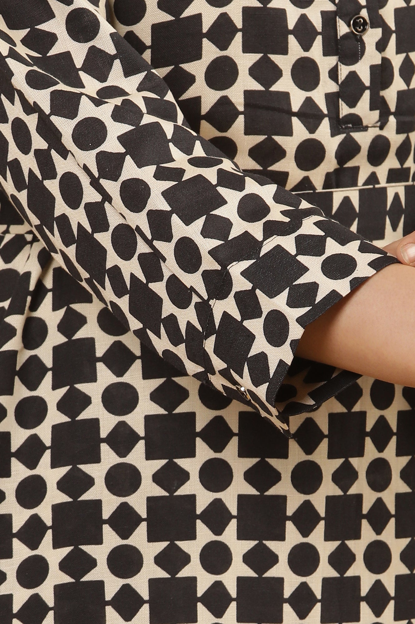 White And Black Geometric Printed Top And Trouser Set - View 5