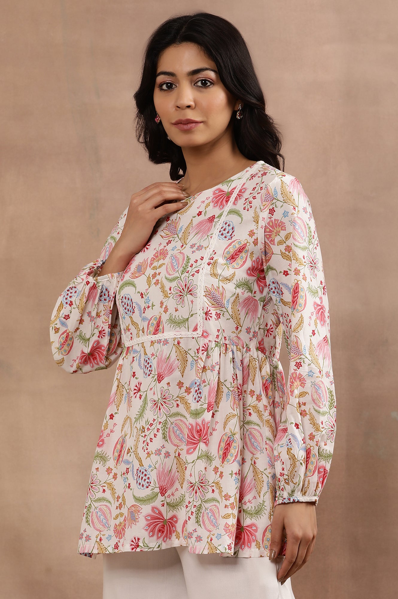 White Floral Printed Pure Cotton Top And Parallel Pants Set - View 7